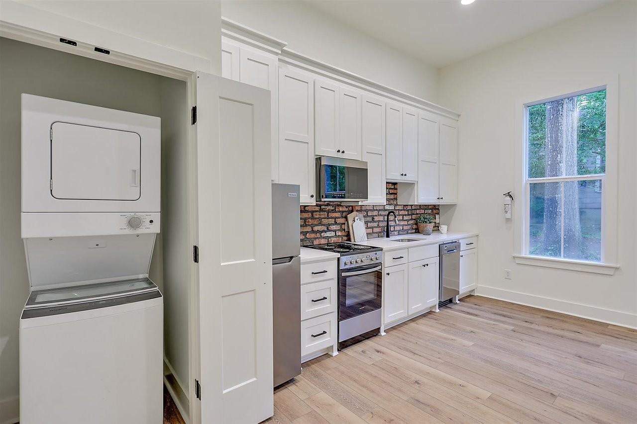 601 Capitol St #C - Photo 7 of 13