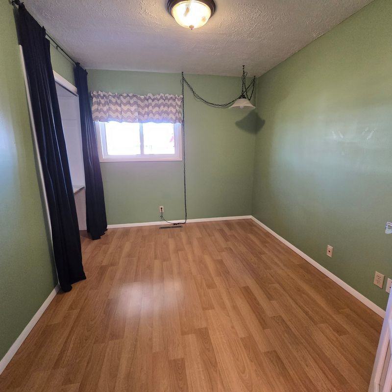 712 Sw 4th St - Photo 5 of 13