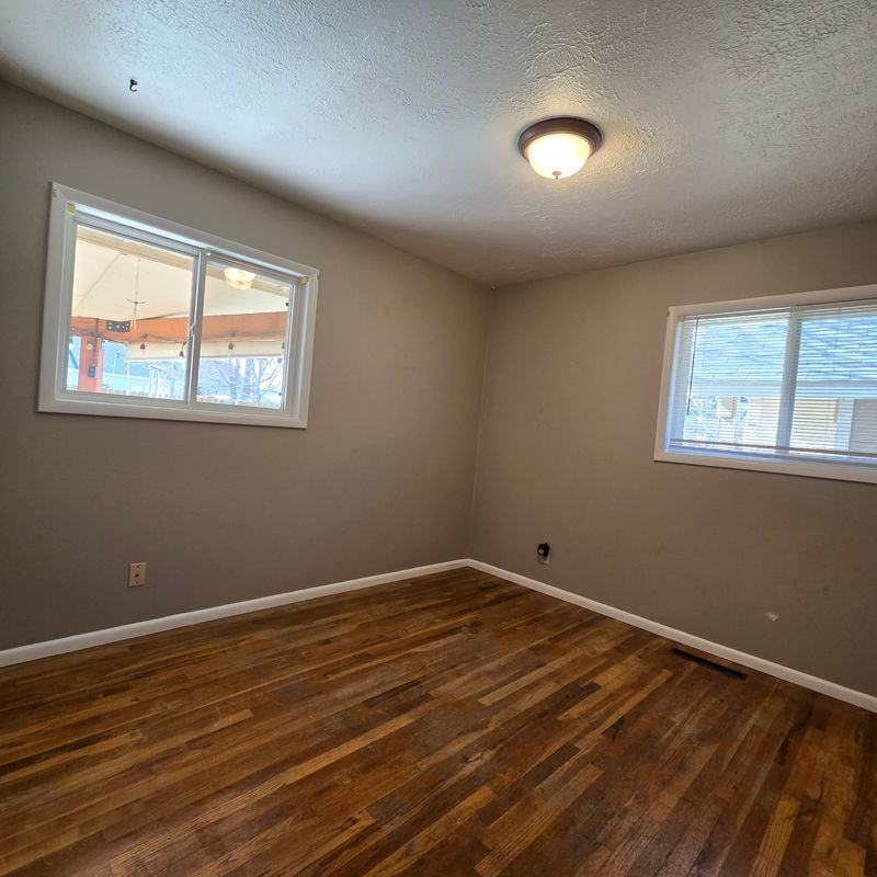 712 Sw 4th St - Photo 6 of 13