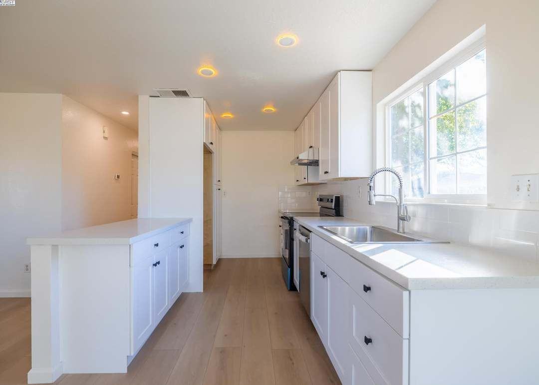 2 Salisbury Dr - Photo 4 of 22