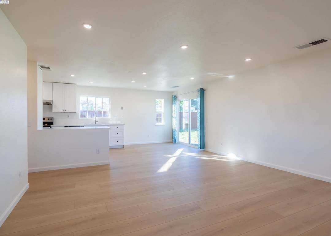 2 Salisbury Dr - Photo 6 of 22