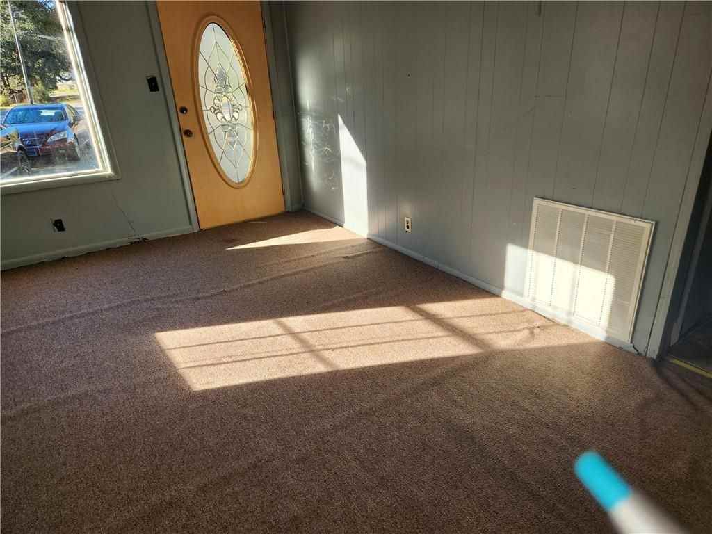 1422 Tampa Dr - Photo 3 of 3