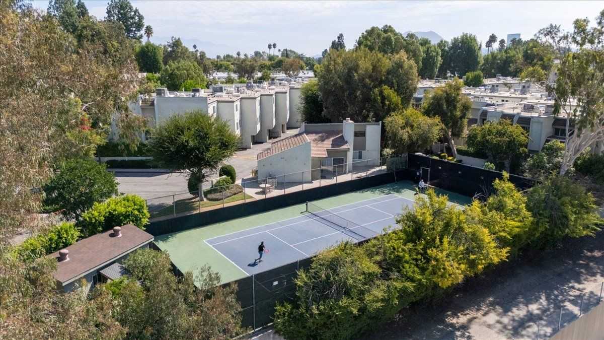 11848 Moorpark St ##A - Photo 3 of 50