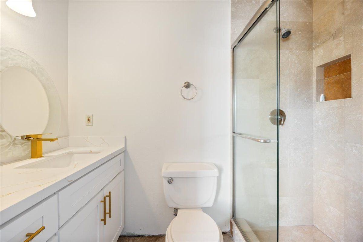 11848 Moorpark St ##A - Photo 6 of 50