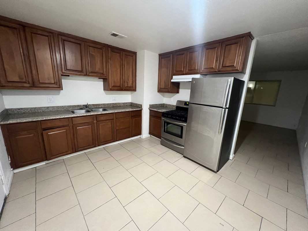 1285 Lambert Way - Photo 2 of 6