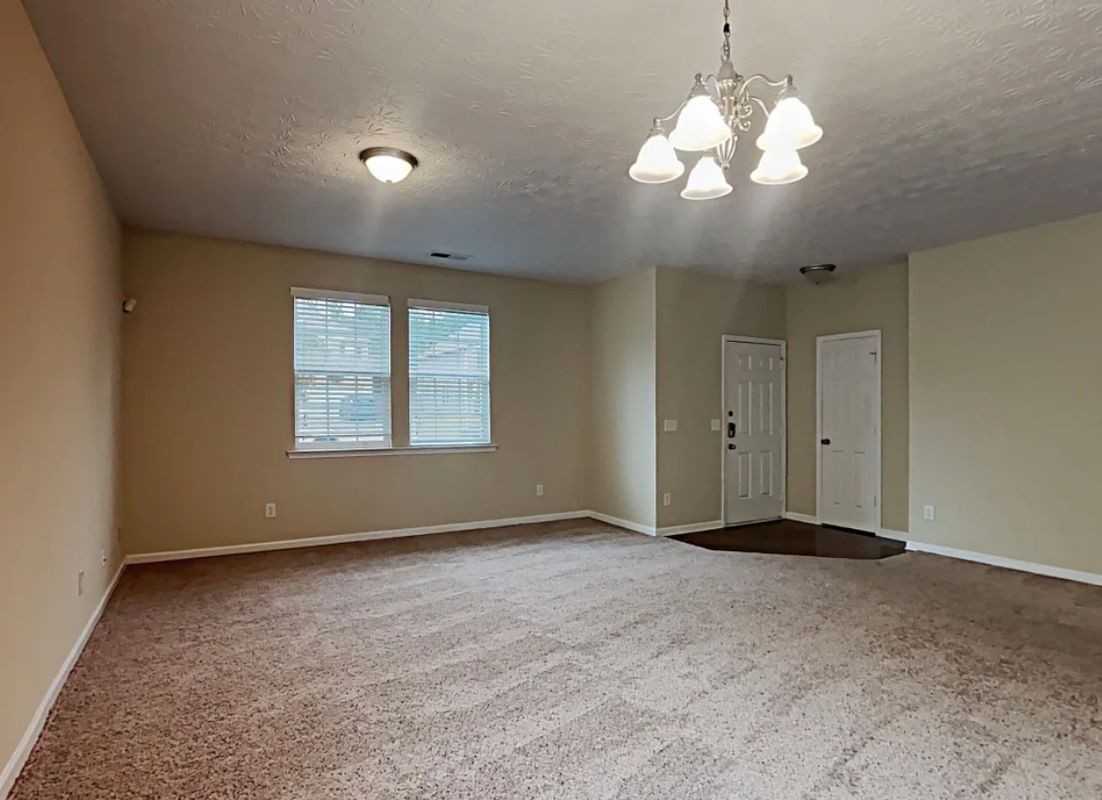 2722 Dayview Ln - Photo 2 of 10