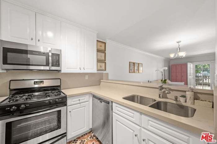 1125 Pico Blvd ##102 - Photo 3 of 19