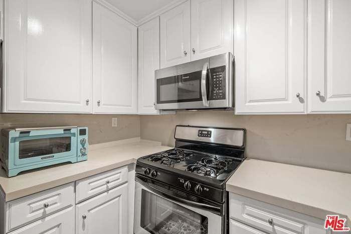 1125 Pico Blvd ##102 - Photo 4 of 19