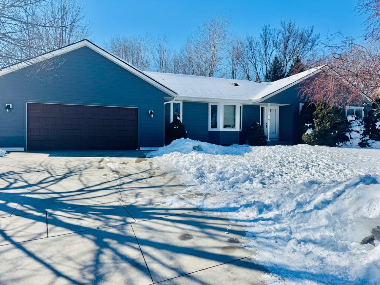 719 Woodridge Dr S - Photo 2 of 39