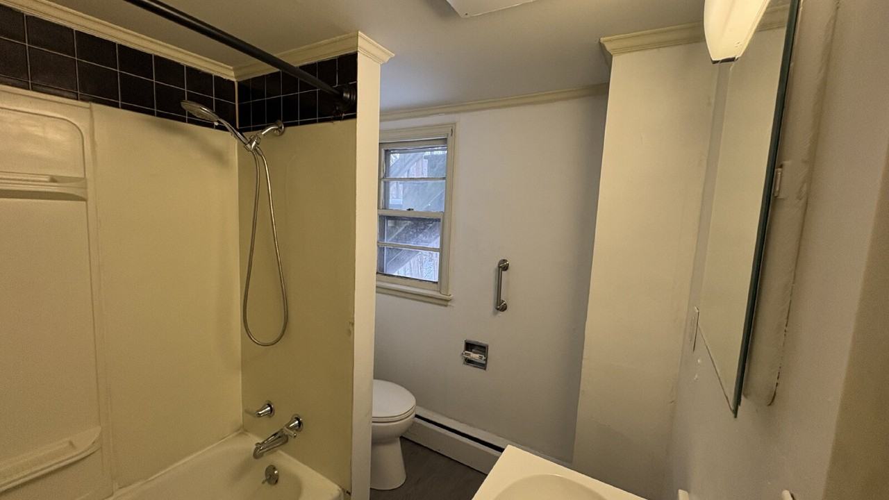 1322 Main St #1 - Photo 7 of 15