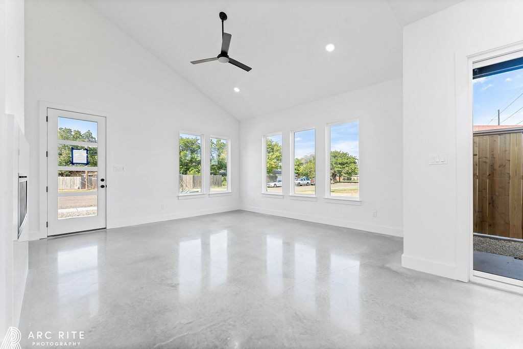 4509 22nd Pl - Photo 7 of 37