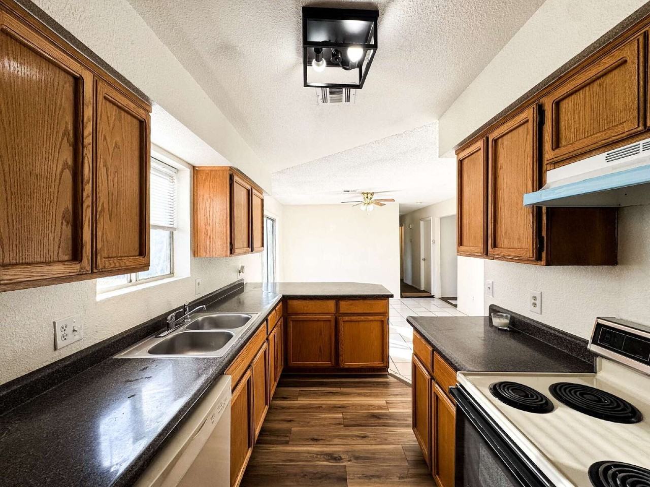 2017 S 44th Ave - Photo 7 of 25