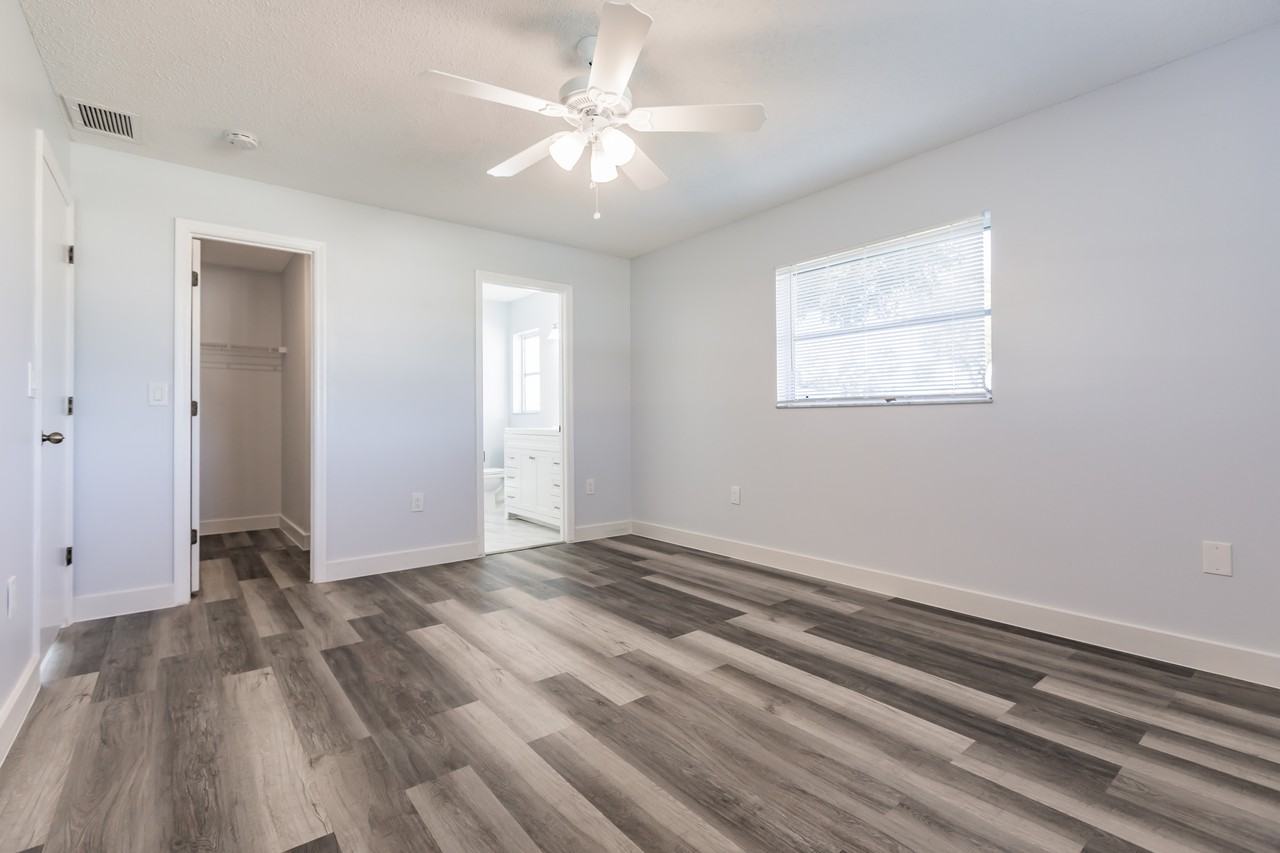 11065 Waterford Ave - Photo 3 of 36