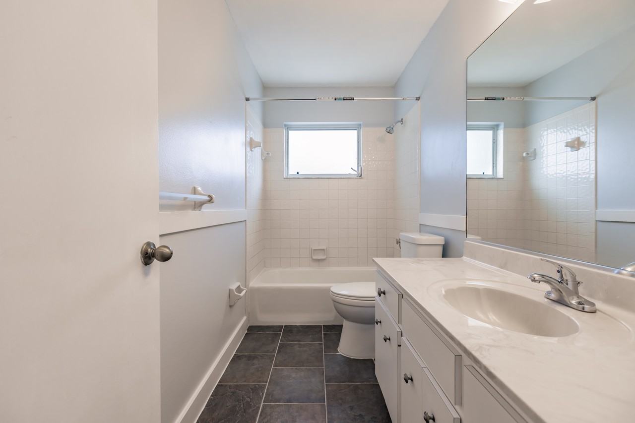 11065 Waterford Ave - Photo 6 of 36