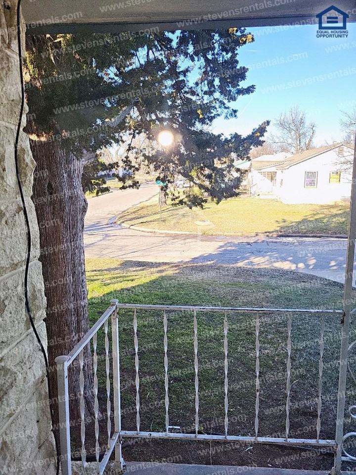 2705 Nw 14th St - Photo 2 of 13