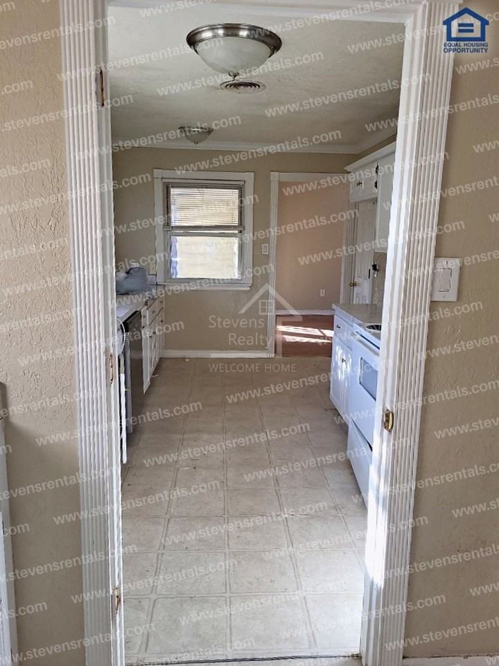 2705 Nw 14th St - Photo 7 of 13