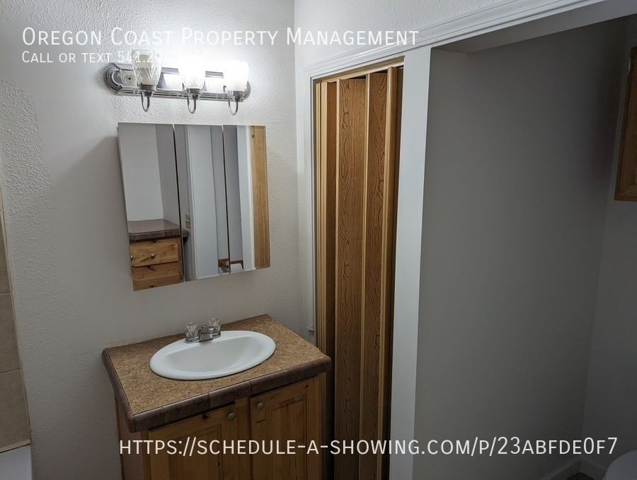 354 354 SE 35th St #354A - Photo 7 of 9