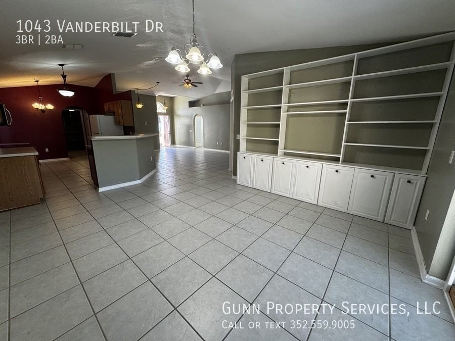 1043 Vanderbilt Dr - Photo 3 of 17