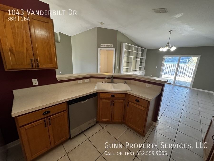 1043 Vanderbilt Dr - Photo 6 of 17