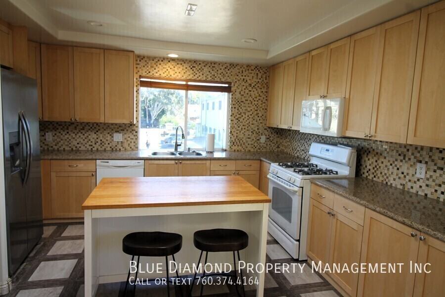 917 3rd St - Photo 3 of 9