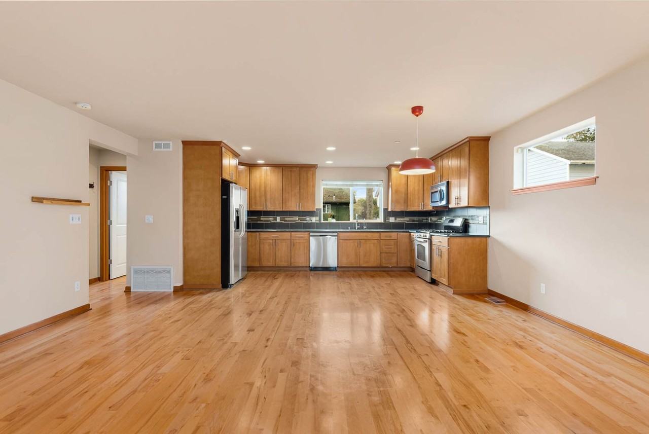 14539 32nd Ave Ne #C - Photo 4 of 20