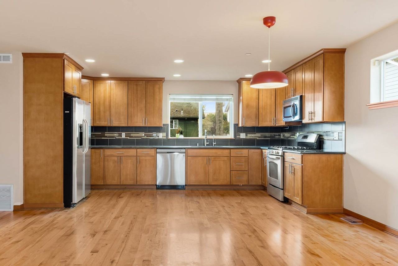 14539 32nd Ave Ne #C - Photo 5 of 20