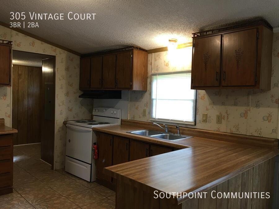 305 Vintage Ct - Photo 2 of 11