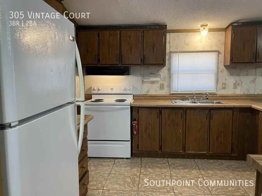 305 Vintage Ct - Photo 3 of 11