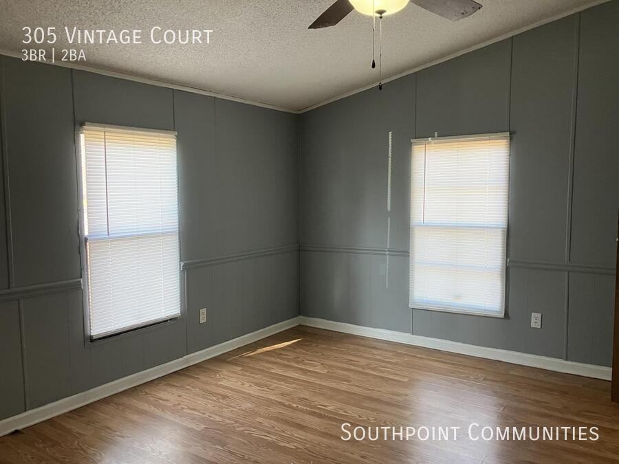 305 Vintage Ct - Photo 7 of 11