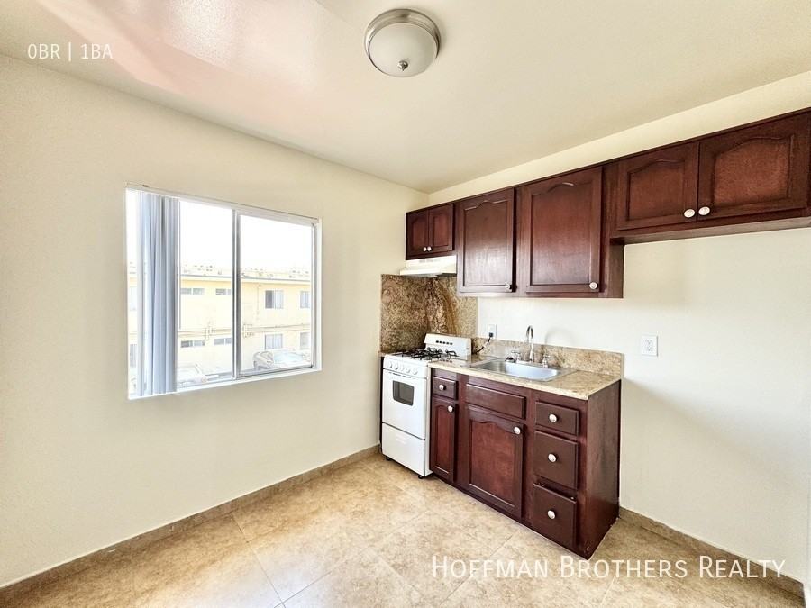 7357 Sepulveda Blvd #12 - Photo 2 of 4