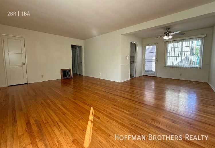 1121 26th St #3 - Photo 3 of 9