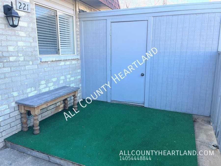 221 Jason Dr - Photo 3 of 29