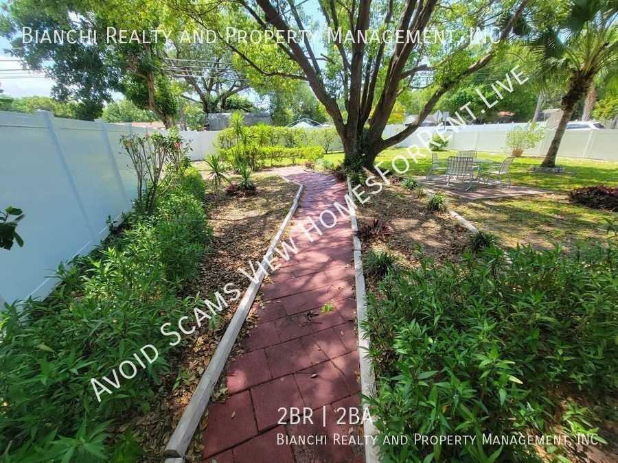 501 Lake Palms Dr - Photo 2 of 14