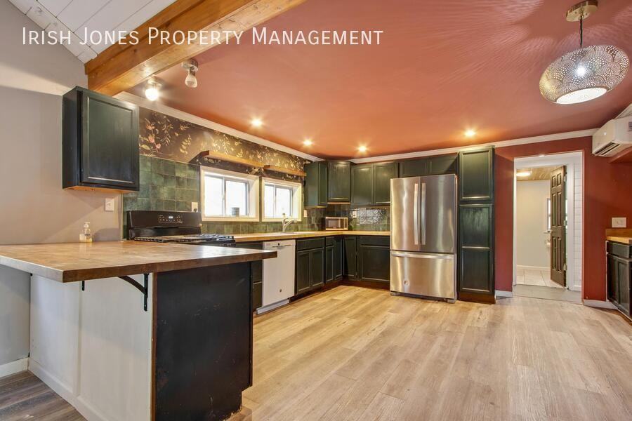 5875 Lakeview Ter - Photo 2 of 17