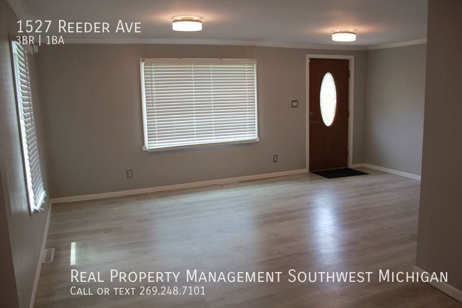 1527 Reeder Ave - Photo 2 of 15