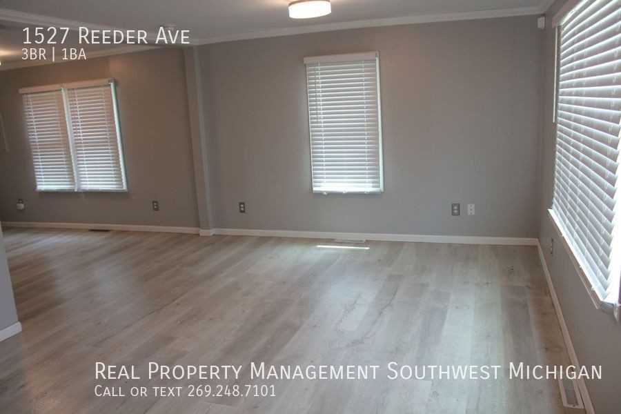 1527 Reeder Ave - Photo 3 of 15