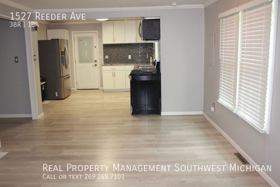 1527 Reeder Ave - Photo 4 of 15