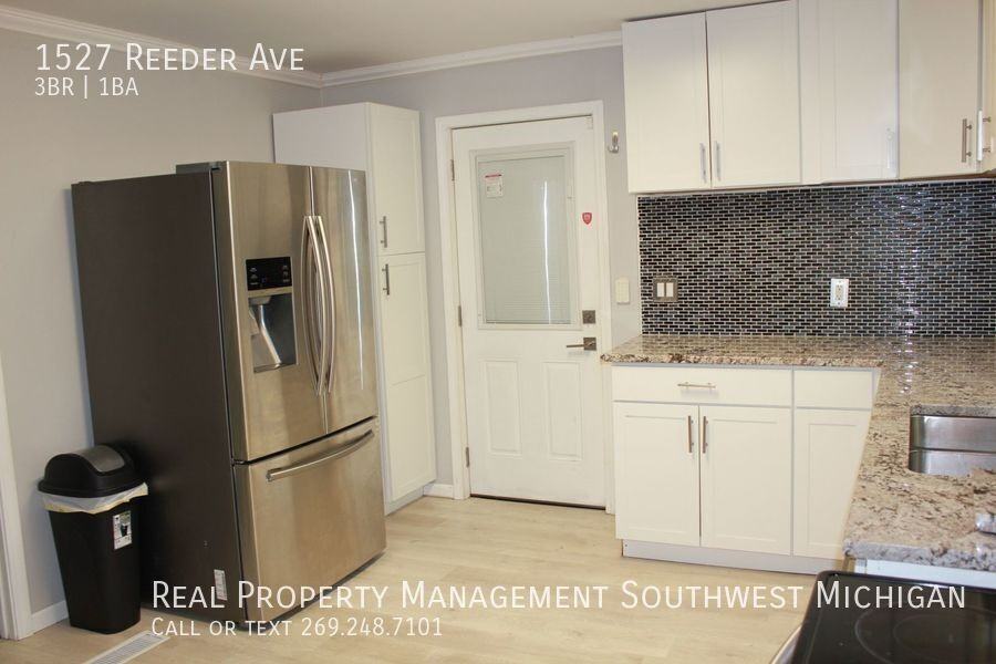 1527 Reeder Ave - Photo 6 of 15