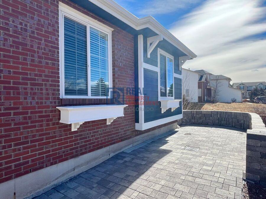 17065 Foxcross Dr - Photo 3 of 28