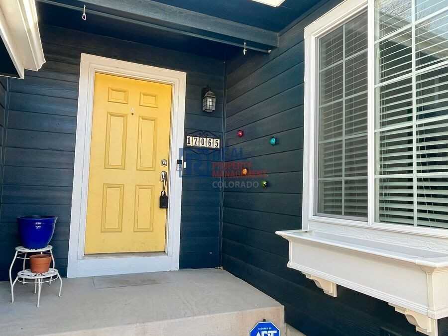 17065 Foxcross Dr - Photo 4 of 28