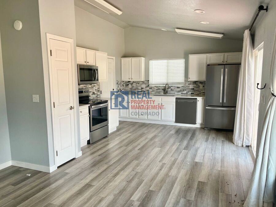 17065 Foxcross Dr - Photo 5 of 28