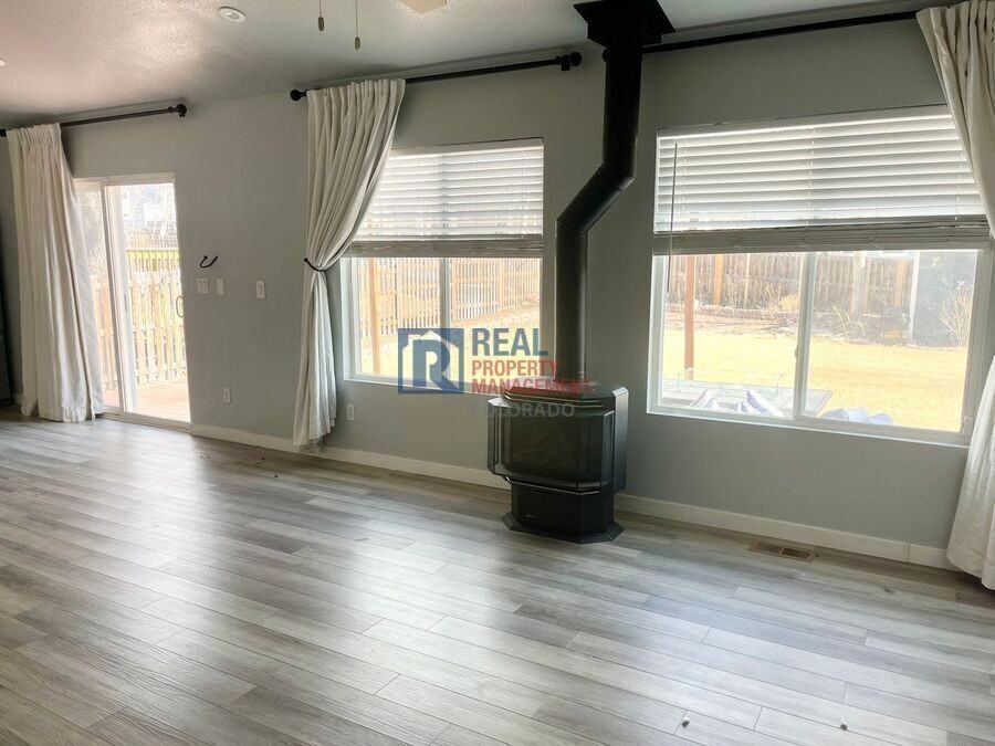 17065 Foxcross Dr - Photo 7 of 28