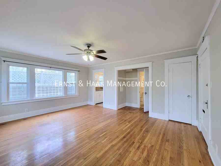 1109 E 1st St #06 - Photo 3 of 16