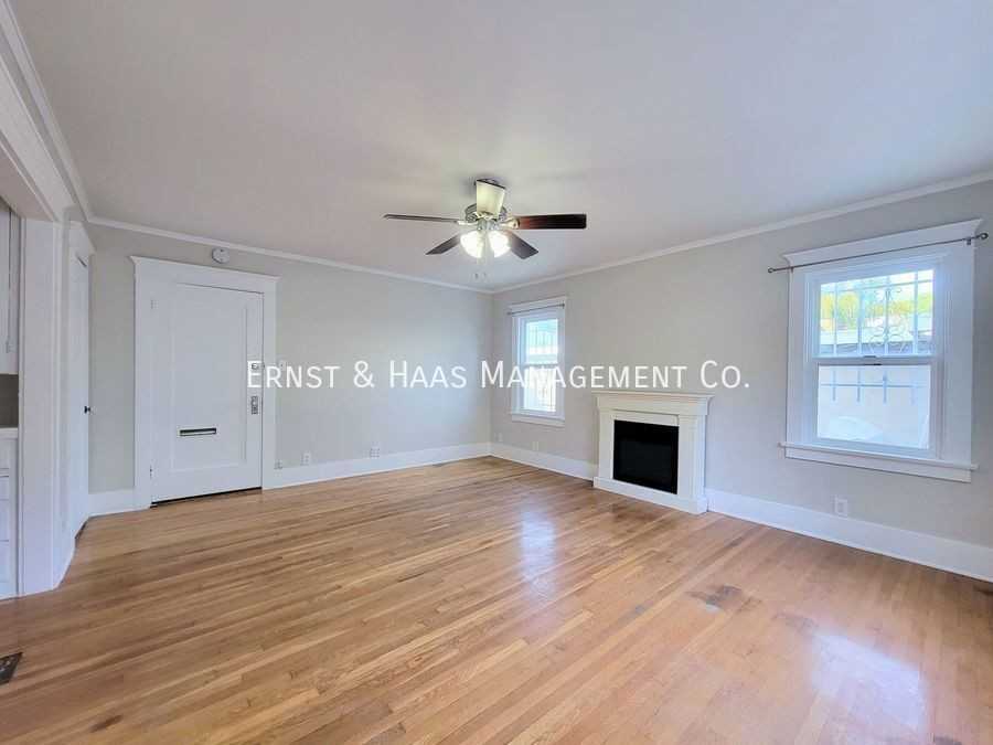 1109 E 1st St #06 - Photo 4 of 16