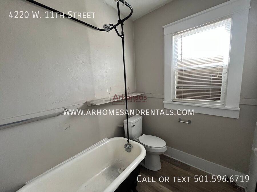 4220 W 11th St - Photo 7 of 9