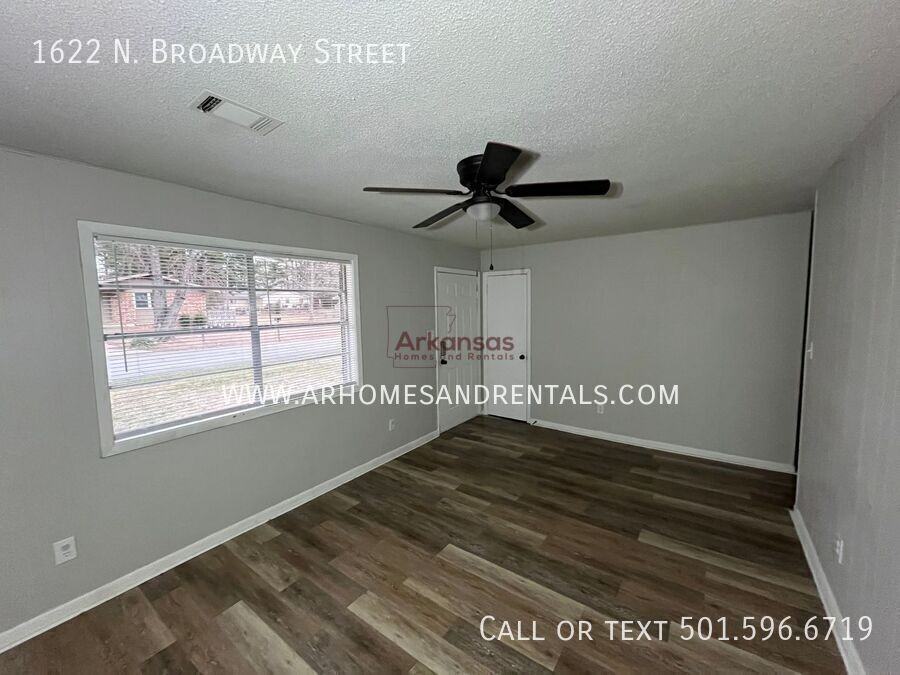 1622 N Broadway St - Photo 2 of 12