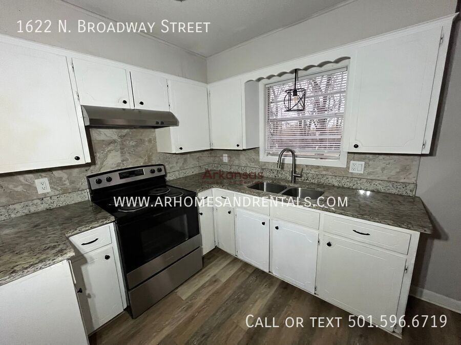 1622 N Broadway St - Photo 4 of 12
