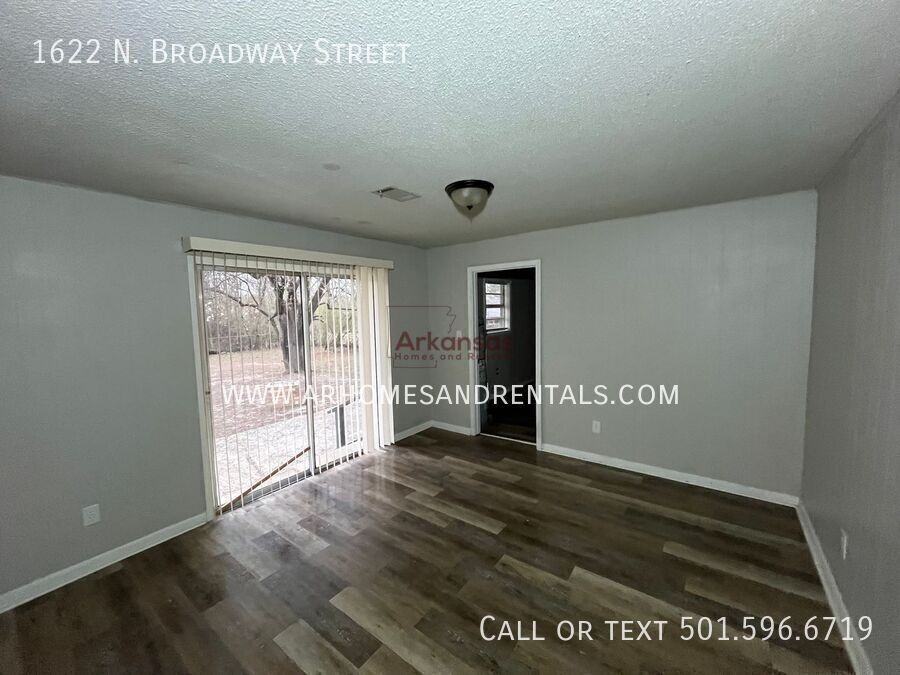 1622 N Broadway St - Photo 6 of 12