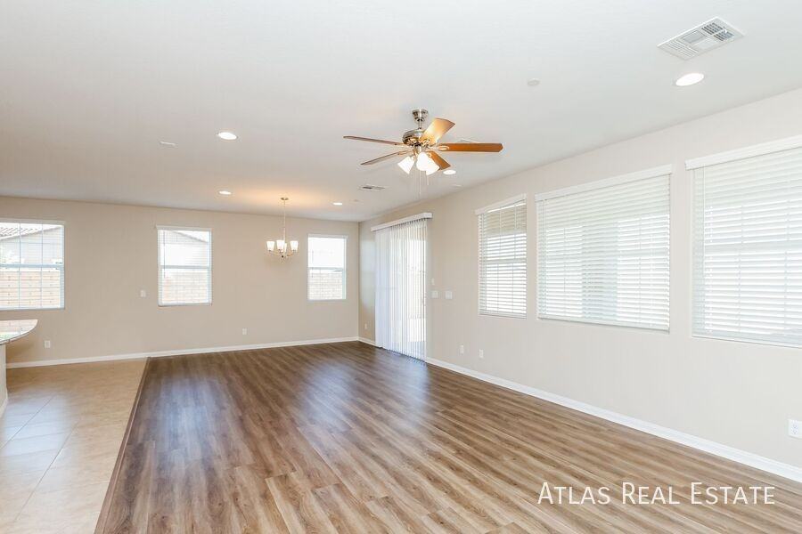 577 Comodo St - Photo 3 of 21