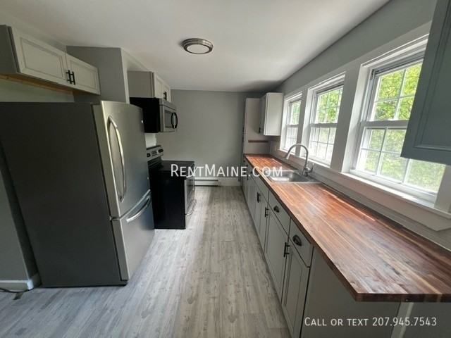 454 S Main St #B - Photo 3 of 12